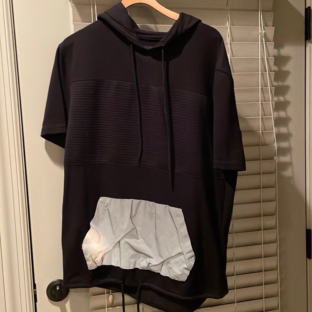 Great condition short sleeve hoodie